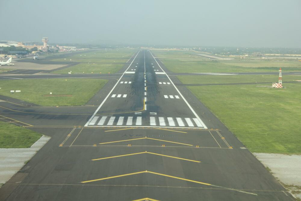 wp2001737-runway-wallpapers
